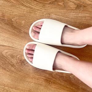 Lara_feet03 mym