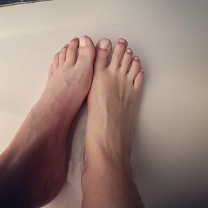 Lara_feet03 mym