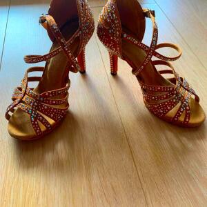 Lara_sweetlittlefeet mym