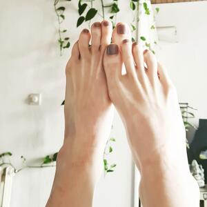 Larah_feet mym
