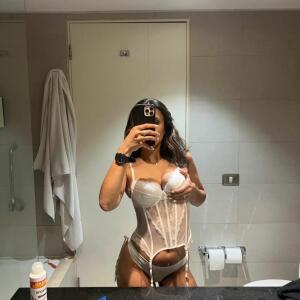Laura_babeshy mym