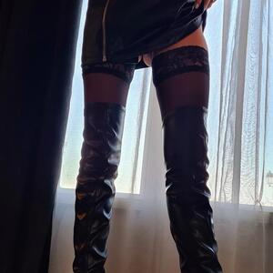 Laura_milf_nude_sexy mym