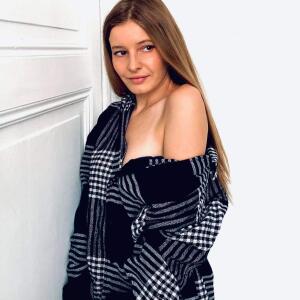 Laura_officiel mym