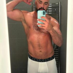 Laveritenaked mym