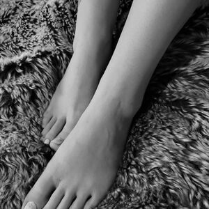 Lile_feet mym