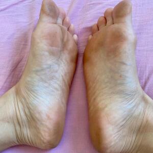 Lily__feet mym