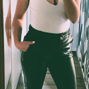 Littleblondiie_hot mym