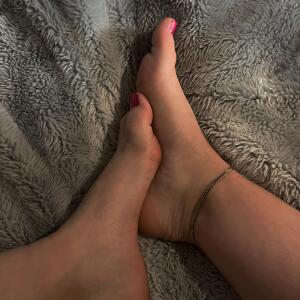Liv_feets mym