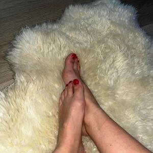 Lola_feetgirl mym