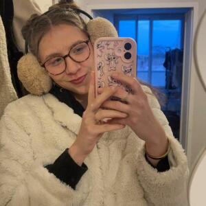 Lola_white mym