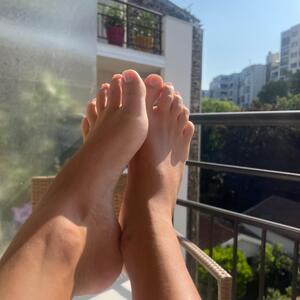 Lolabodyshape_and_feets mym