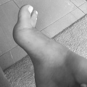 Loly_piedsexy06 mym