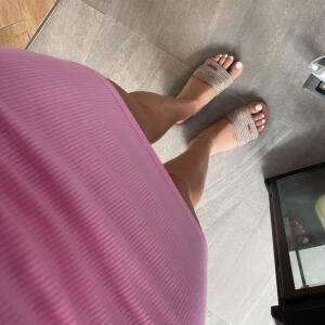 Lvrn_feet_ mym
