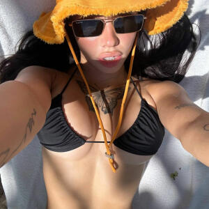 Lyna_com onlyfans