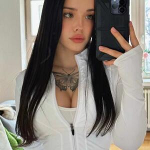 Lyna_com onlyfans