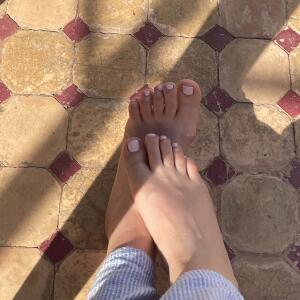 Maeve_sunnyfeet mym