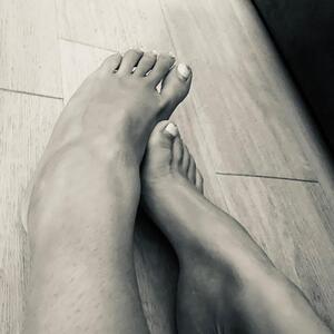 Magaliespencer_feet mym