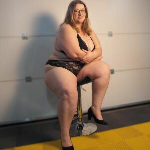 Manoncurvy mym