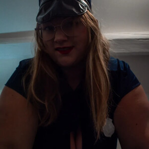 Manoncurvy mym