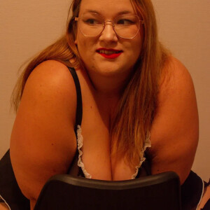 Manoncurvy mym