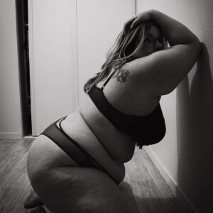 Manoncurvy mym