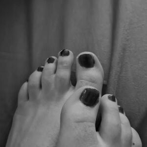 Me_my_feet_and_i mym
