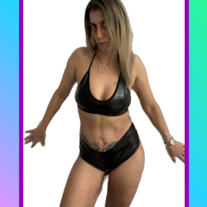 Melanie_swinger️ mym