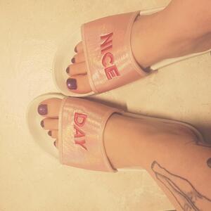 Melly_feetgirl mym