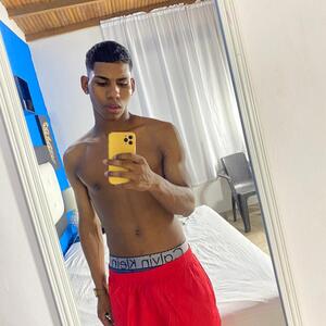 Mikey_hot mym