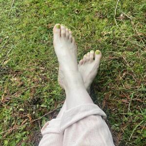 Milkyginger_toes mym