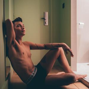 Model_sexy_off mym