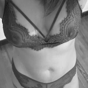 Monica_boudoir mym
