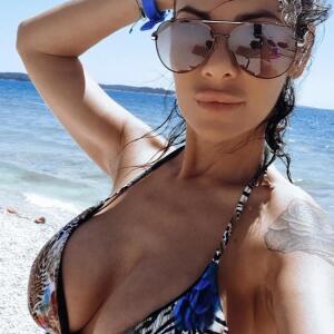 Monica_official mym