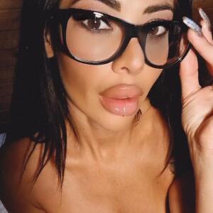 Monica_official mym