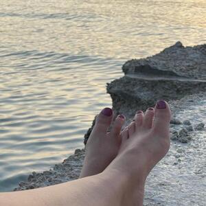 Myna_feet mym