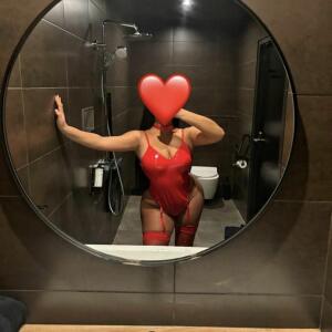 Nelia_gold mym