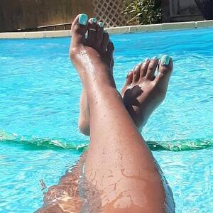 Ninasky_karibean_feet mym