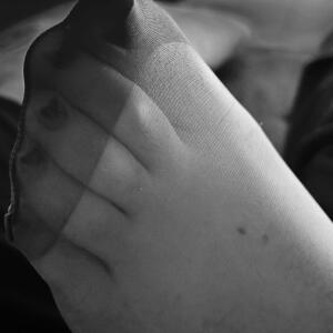 Nylon-footjob-aline mym