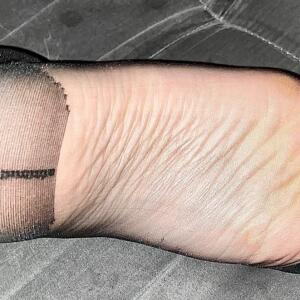 Nylon-footjob-aline mym