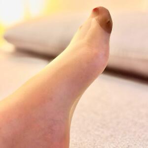 Nylon-footjob-aline mym