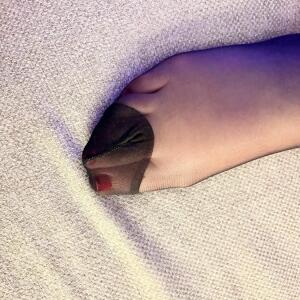 Nylon-footjob-aline mym