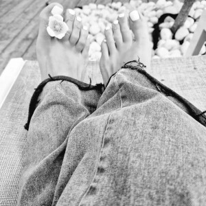 Olivia-feet-chic mym