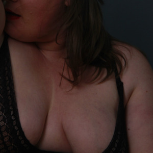 Petite_ronde_blonde_hot mym