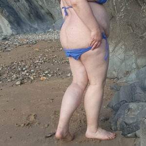 Petite_ronde_blonde_hot mym