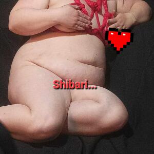 Petite_ronde_blonde_hot mym