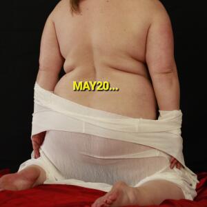 Petite_ronde_blonde_hot mym
