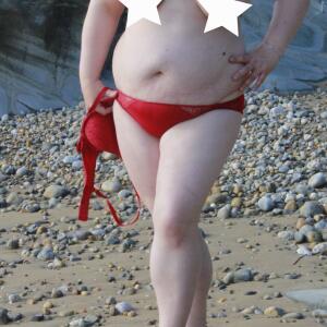 Petite_ronde_blonde_hot mym