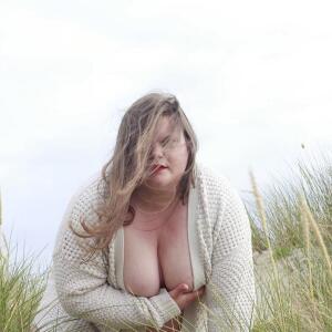 Petite_ronde_blonde_hot mym
