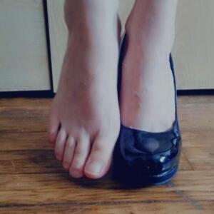 Pieds_entre_copine mym