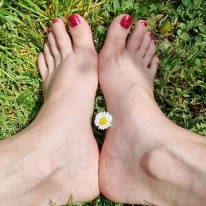 Pieds_entre_copine mym